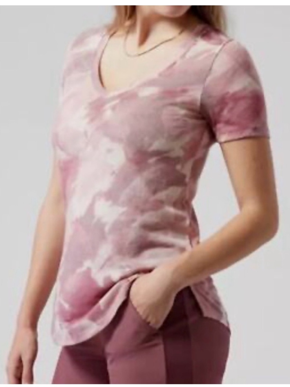 ATHLETA Breezy Scoop V-Neck Tee Chroma Bashful Rose Floral Camo